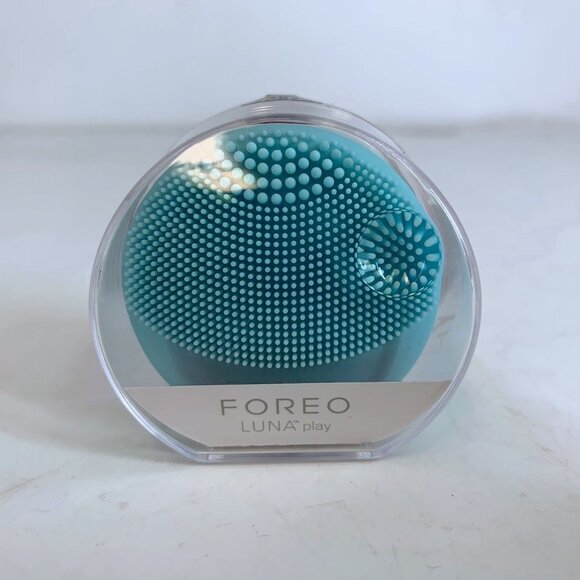 FOREO LUNA PLAY PLUS‎ Facial Electric Mini Cleansing Brush in Minty - Picture 1 of 7